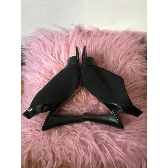 Adrienne Vittadini | Black Peep Toe Heel - Picture 5 of 6